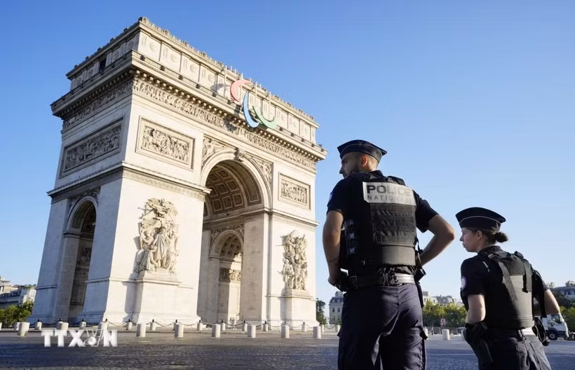 Cảnh sát Pháp tăng cường an ninh tại thủ đô Paris ngày 22/7/2024. (Ảnh: Kyodo/TTXVN)