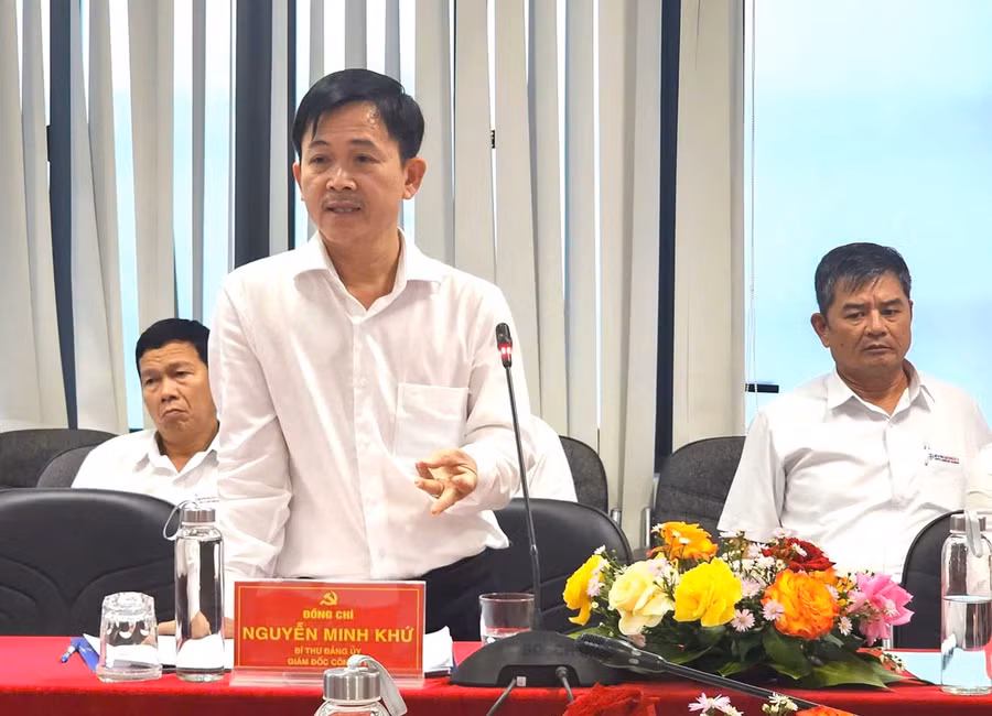 Đồng chí Nguyễn Minh Khứ-Bí thư Đảng ủy, Giám đốc Công ty AKKN phát biểu tại buổi thảo luận. Ảnh: Thu Hoài