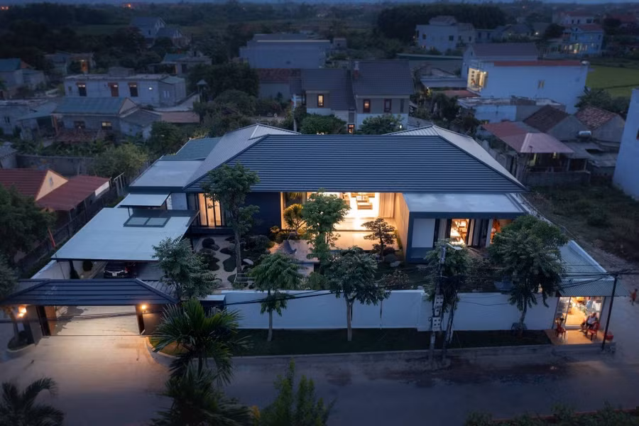 Tổng thể Q House nhìn từ trên cao hài hoà với khung cảnh xung quanh