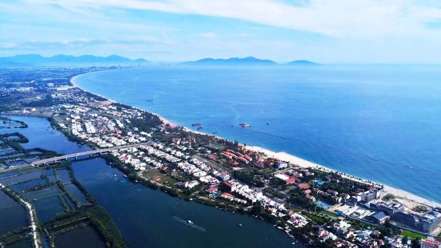 Vùng đông tỉnh Quảng Nam đang phát triển mạnh mẽ. ẢNH: MẠNH CƯỜNG