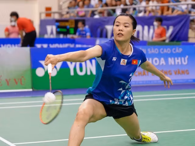 Nguyễn Thùy Linh xuất sắc đánh bại tay vợt hạng 10 thế giới Ratchanok Intanon. ẢNH: ĐỘC LẬP