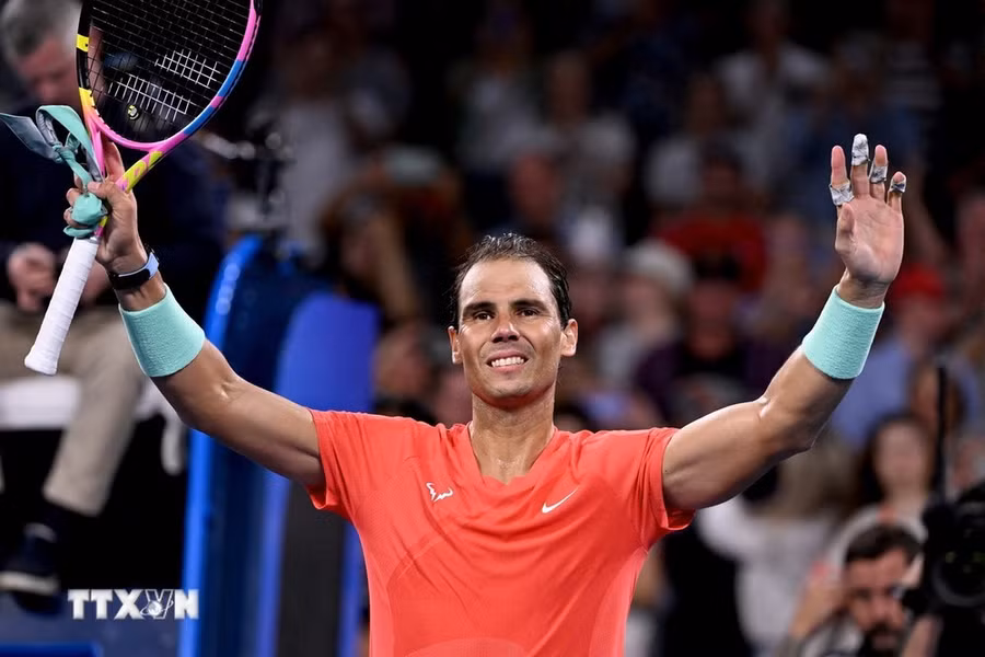 Tay vợt Rafael Nadal thi đấu tại giải quần vợt quốc tế Brisbane ở Australia ngày 2/1/2024. (Ảnh: AFP/TTXVN)