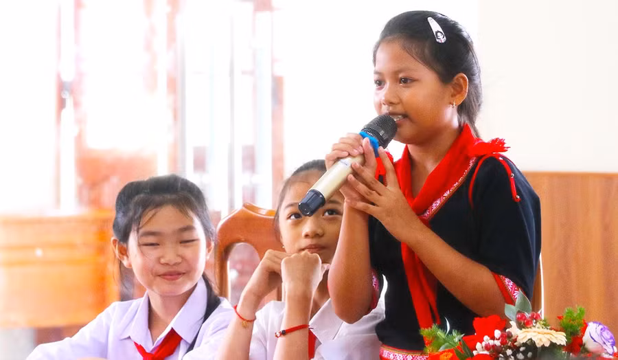 1bg-cac-em-hoc-sinh-da-manh-danh-bay-to-tam-tu-nguyen-vong-cua-ban-than-dat-cau-hoi-voi-dai-bieu-hdnd-thi-xa-an-khe-anh-ngoc-minh-521.jpg