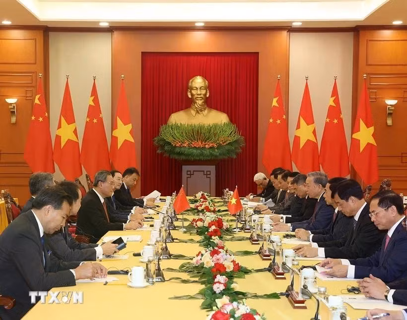 viet-nam-coi-phat-trien-quan-he-voi-trung-quoc-la-uu-tien-hang-dau-2657.webp