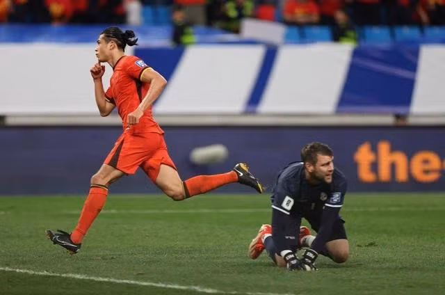 Zhang Yuning ghi bàn nâng tỷ số lên 2-0 cho đội Trung Quốc