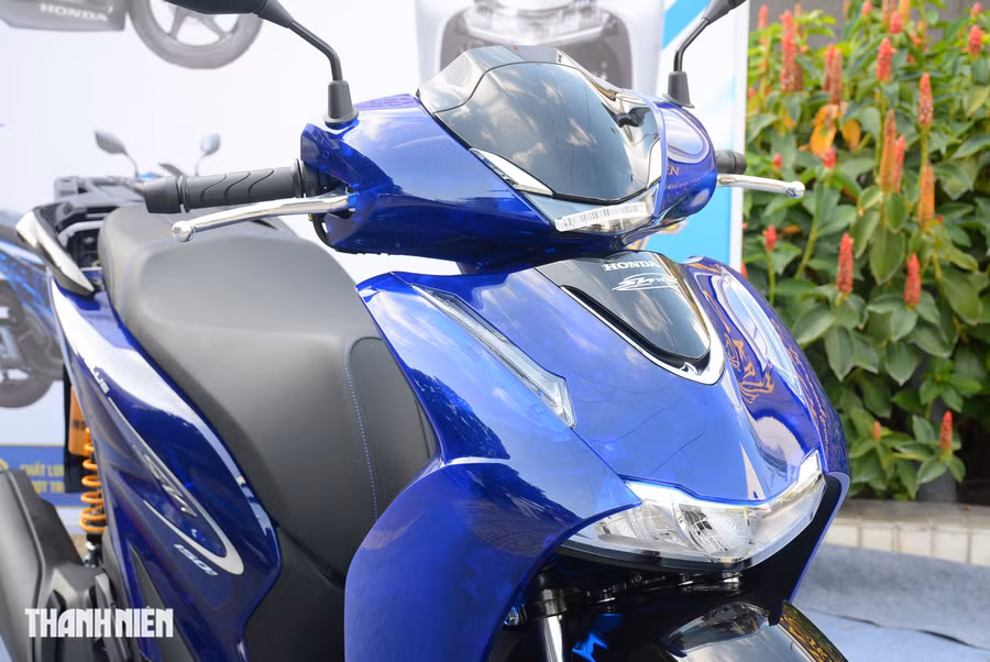 Việc sản xuất 'dàn áo' trong suốt này không đơn thuần là vấn đề thẩm mỹ mà còn góp phần giảm đáng kể lượng khí thải CO2. Ảnh: B.H