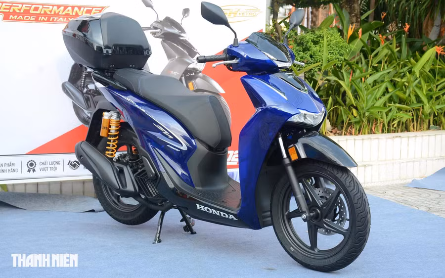 Honda SH150i Vetro Blue là phiên bản đặc biệt, được Honda xuất xưởng số lượng giới hạn tại nhà máy của hãng ở Atessa, Ý. Ảnh: B.H