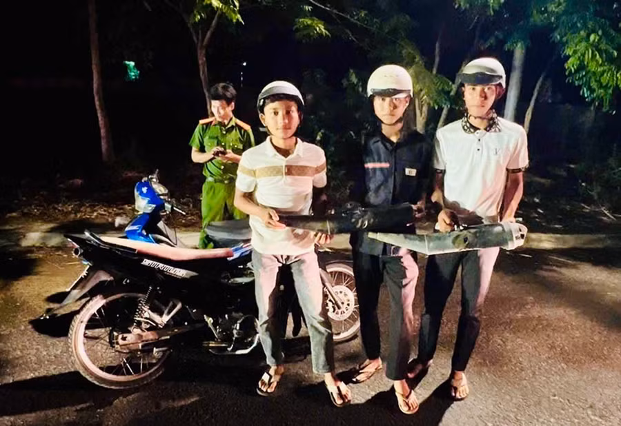 Trong quá trình tuần tra địa bàn, CA xã Ia Pa đã kịp thời phát hiện và vận động tháo bỏ pô đã độ chế. Ảnh: ĐVCC