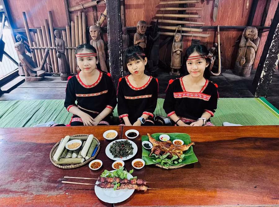 Cuộc thi “Em kể chuyện làng em” giúp học sinh hiểu hơn về bản sắc văn hóa truyền thống của địa phương. Ảnh: M.N