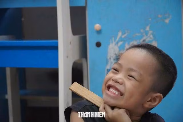 4 tuổi rưỡi, nhưng Hưng có nhiều khả năng đặc biệt so với bạn bè cùng lứa. . ẢNH: THANH NAM