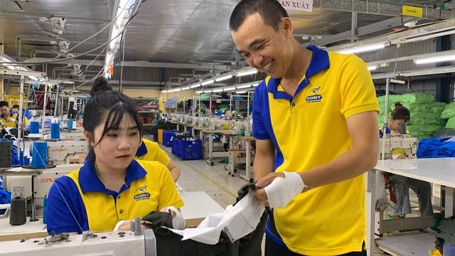 Cả người lao động và người sử dụng lao động đều có trách nhiệm thanh toán đầy đủ các khoản tiền liên quan đến quyền lợi của mỗi bên
