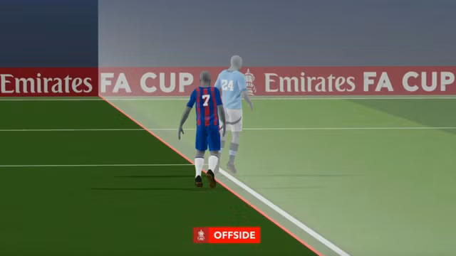 Bóng chạm người Ismaila Sarr trước khi bay vào lưới Man City