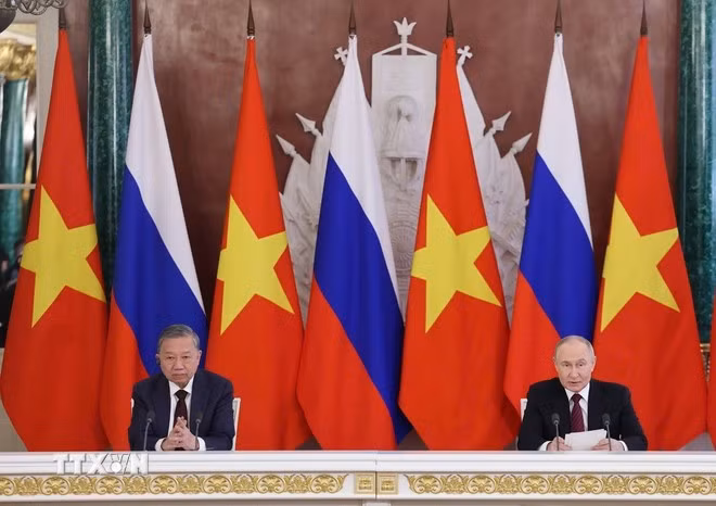Tổng Bí thư Tô Lâm và Tổng thống Liên bang Nga Vladimir Putin phát biểu với báo chí. Ảnh: Thống Nhất/TTXVN