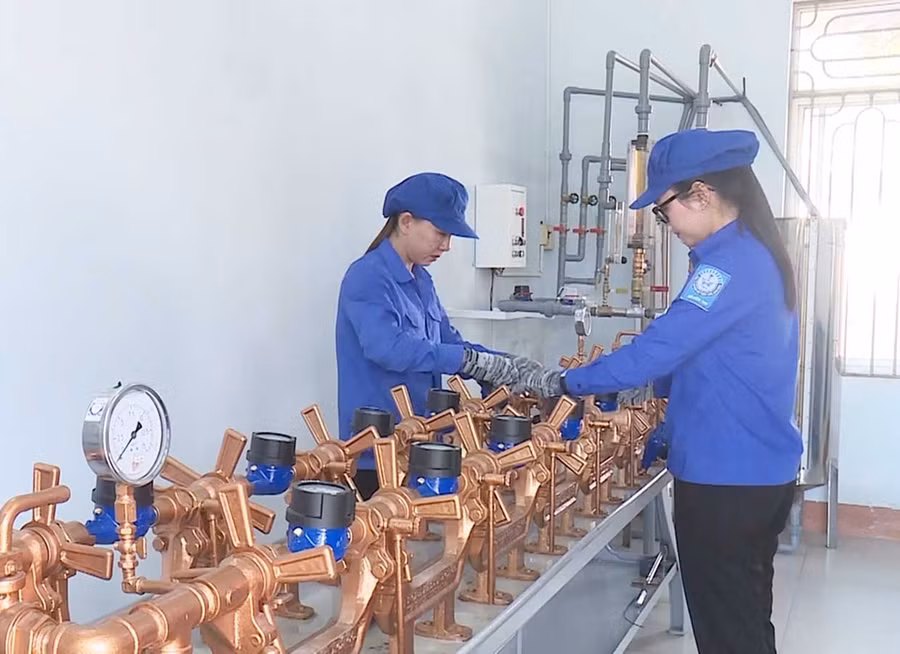 Công ty Cổ phần Cấp thoát nước Bình Định áp dụng chương trình đo lường, chuẩn hóa quy trình giúp giảm sai sót và chi phí, đồng thời nâng cao năng suất và chất lượng kiểm định. Ảnh: Trọng Lợi