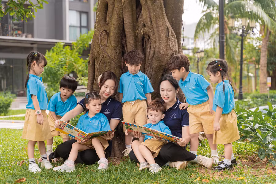 Hoạt động học tập và khám phá ngoài trời mang lại nhiều trải nghiệm thú vị cho các bạn nhỏ tại Happy Cloud Preschool.