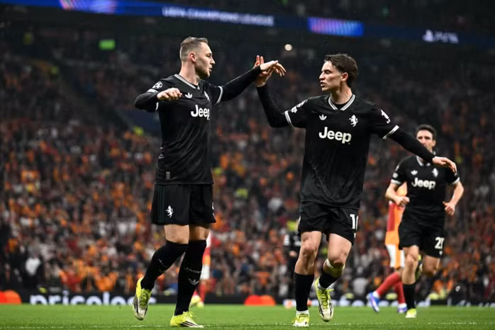 Teun Koopmeiners (trái) ghi bàn liên tiếp cho Juventus