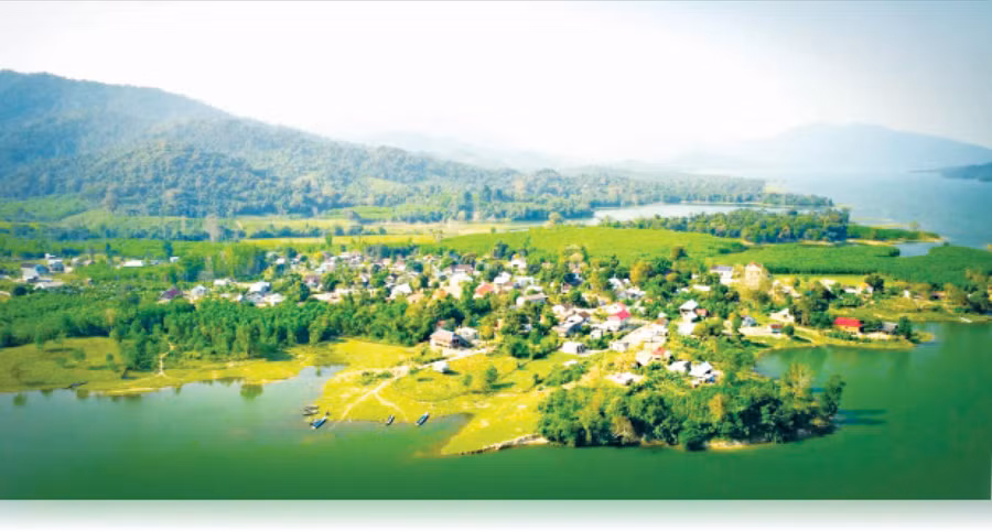 Một góc làng Canh Tiến, xã Canh Vinh. Ảnh H.P
