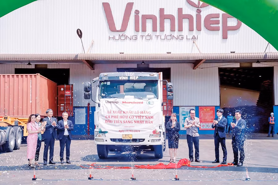 Công ty TNHH Vĩnh Hiệp xuất lô hàng cà phê hữu cơ đầu tiên đi Nhật Bản. Ảnh: ĐVCC