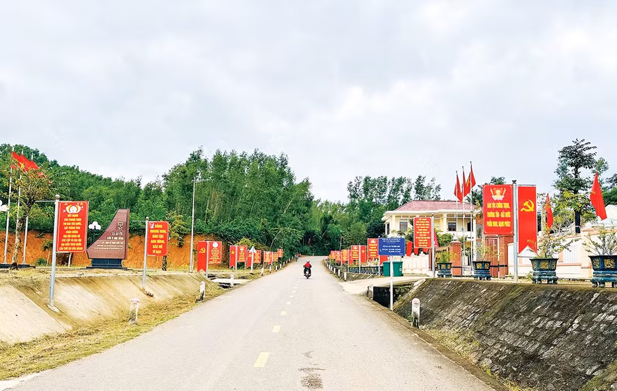 Một tuyến đường kiểu mẫu tại thôn Năng An (xã Vạn Đức). Ảnh: D.Đ