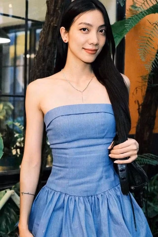 Mùa hè là thời điểm lý tưởng để thể hiện sự tự do trong phong cách. Chỉ cần một chút sáng tạo cùng sự thấu hiểu bản thân, bất kỳ ai cũng có thể trở thành điểm nhấn nổi bật giữa phố phường rực nắng. ẢNH: NVCC
