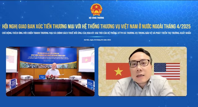 Ông Đỗ Ngọc Hưng, Trưởng Cơ quan Thương vụ Việt Nam tại Mỹ (bên phải) tham dự trực tuyến.