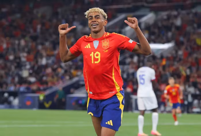 Lamine Yamal hoàn tất cú đúp, Tây Ban Nha dẫn bàn 5-1