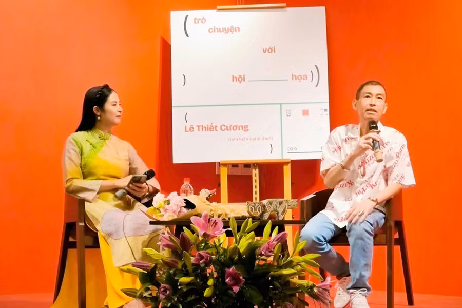 Lễ giới thiệu sách Trò chuyện với hội họa của họa sĩ Lê Thiết Cương được tổ chức ngày 3/6 tại Hà Nội.