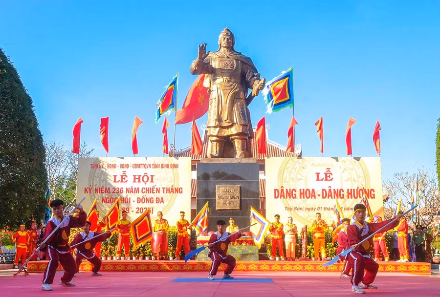Lễ hội kỷ niệm 236 năm chiến thắng Ngọc Hồi - Đống Đa (1789-2025) tổ chức trang trọng tại Bảo tàng Quang Trung. Ảnh: Nggọc Nhuận