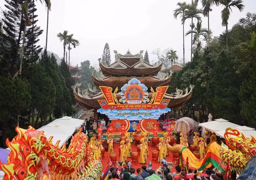 Sắc màu Lễ hội chùa Hương 2024. (Ảnh: Thanh Tùng/TTXVN)