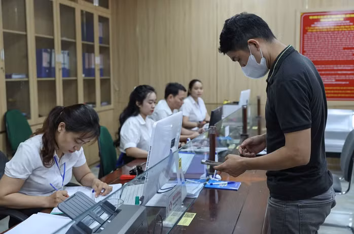 Giữ nguyên lương, phụ cấp 6 tháng cho cán bộ sau sắp xếp đơn vị hành chính