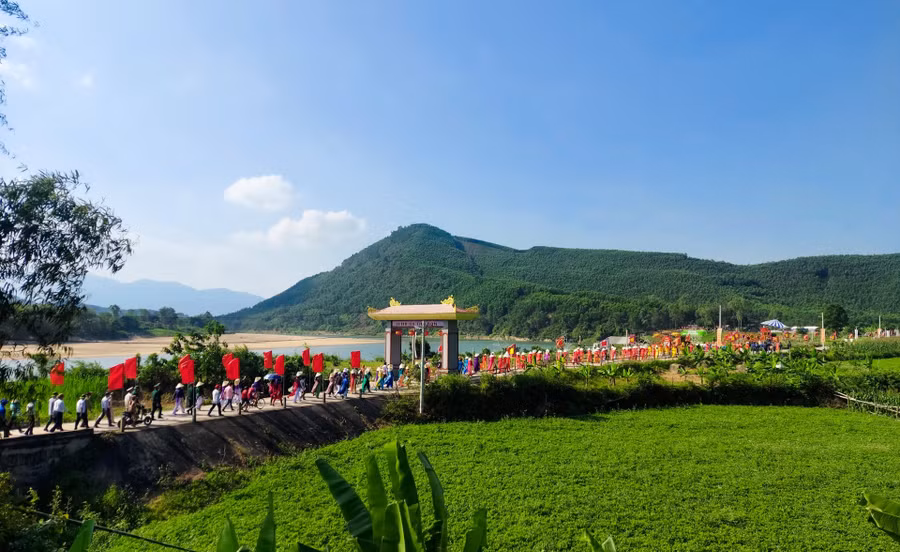 loi-thi-tham-tren-dinh-nui-xa-dd.jpg