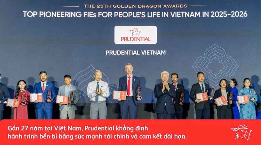 Đại diện Prudential Việt Nam tham dự nhận giải thưởng.