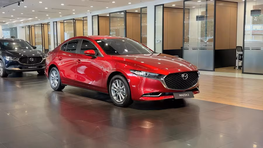 Mazda3 đứng thứ 5 trong top 5 xe gầm thấp bán chạy nhất tháng 4 nhưng đứng vị trí đầu bảng ở riêng phân khúc sedan hạng C