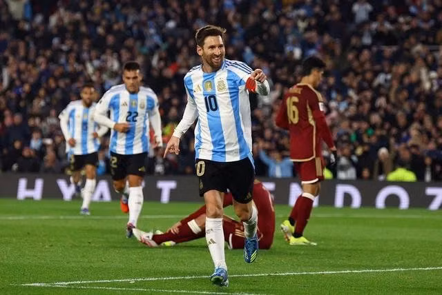 Messi và đội tuyển Argentina chuẩn bị bước vào hành trình bảo vệ ngôi vô địch tại World Cup 2026. Họ sẽ chính thức tập trung từ ngày 1.6, và sẽ được FIFA trả công. Ảnh: Reuters