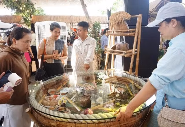 Một góc không gian trưng bày. ẢNH: VIẾT NHUNG