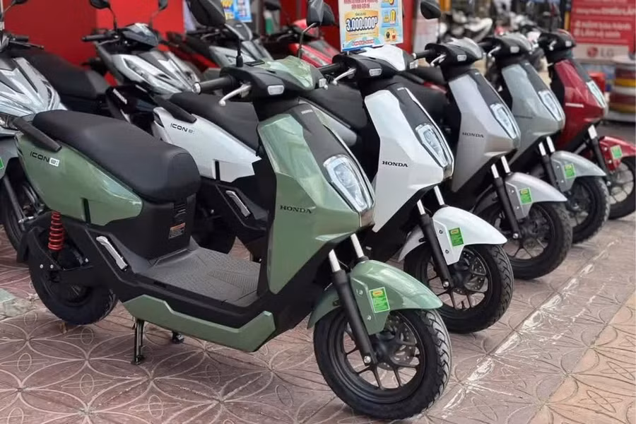 Sau khi hạ giá niêm yết, Honda ICON e: tiếp tục có ưu đãi từ hãng.