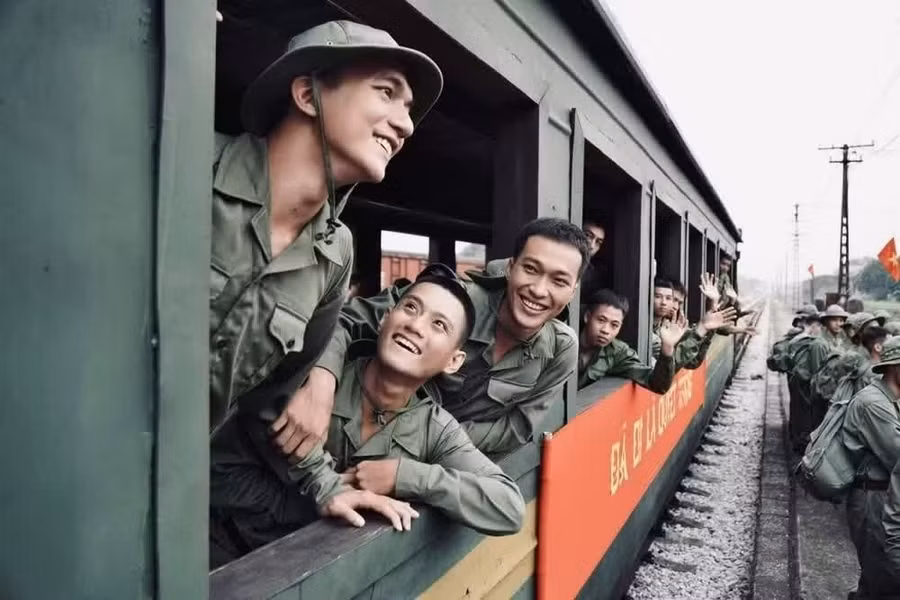 Cảnh trong phim 'Mưa đỏ.' (Ảnh từ phim)