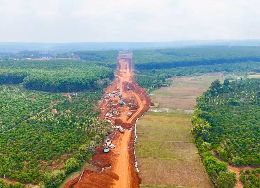 Khi cao tốc Quy Nhơn - Pleiku hoàn thành, đi vào hoạt động sẽ góp phần cải thiện chi phí logistics, qua đó cải thiện chỉ số Tiếp cận nguồn lực của tỉnh. Ảnh: Hà Duy