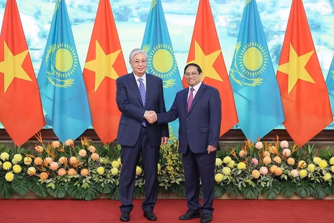 Thủ tướng Phạm Minh Chính hội kiến Tổng thống Cộng hòa Kazakhstan Kassym-Jomart Tokayev thăm chính thức Việt Nam chiều 21/8/2023, tại Hà Nội. Ảnh: Dương Giang/TTXVN