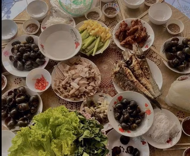 Bữa ăn ngày tết tại nhà của Kim. ẢNH: KIM NGỌC NGHIÊN