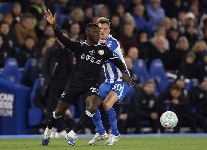 Trận đấu tại AMEX khó khăn ngay từ những phút đầu với Chelsea.
