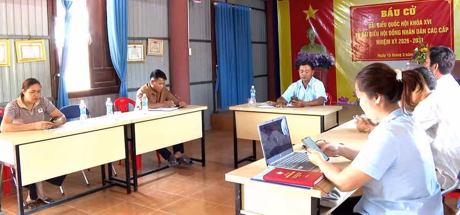 Chi ủy Chi bộ Plei Rbai sinh hoạt định kỳ.