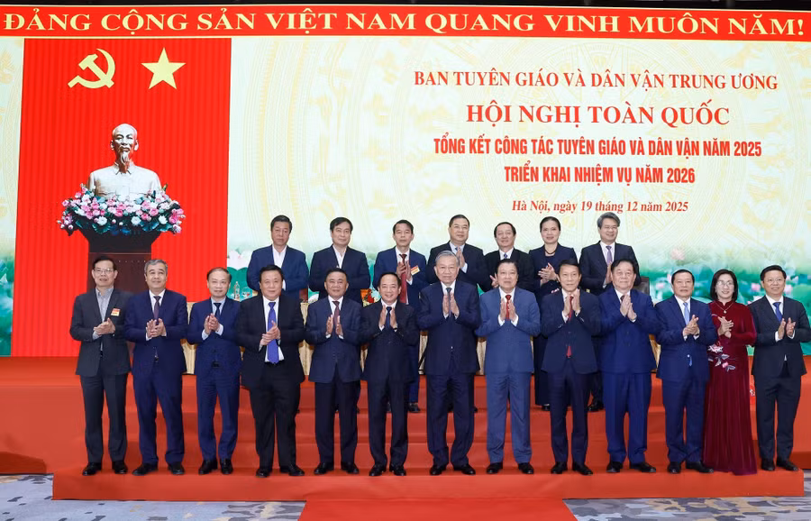 Tổng Bí thư Tô Lâm và các đại biểu. (Ảnh: Thống Nhất/TTXVN)