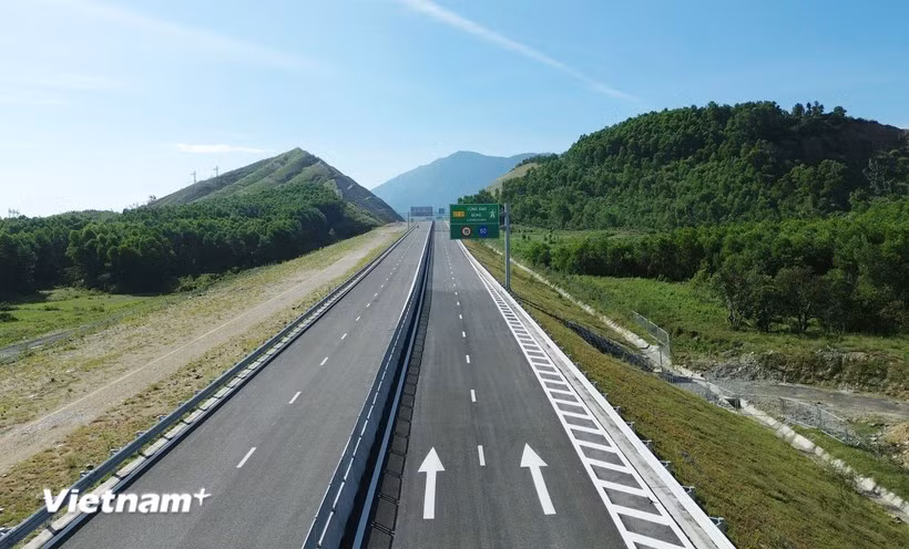 Dự án thành phần cao tốc Vũng Áng-Bùng thuộc tuyến cao tốc Bắc-Nam phía Đông đã được hoàn thành vào dịp 19/8/2025. (Ảnh: Khánh Hùng/Vietnam+)