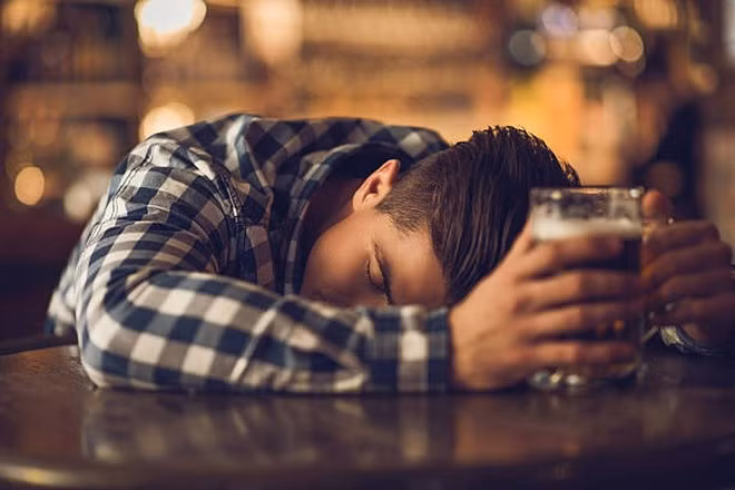 Cách xử trí để cơ thể nhanh hồi phục sau khi uống rượu bia.