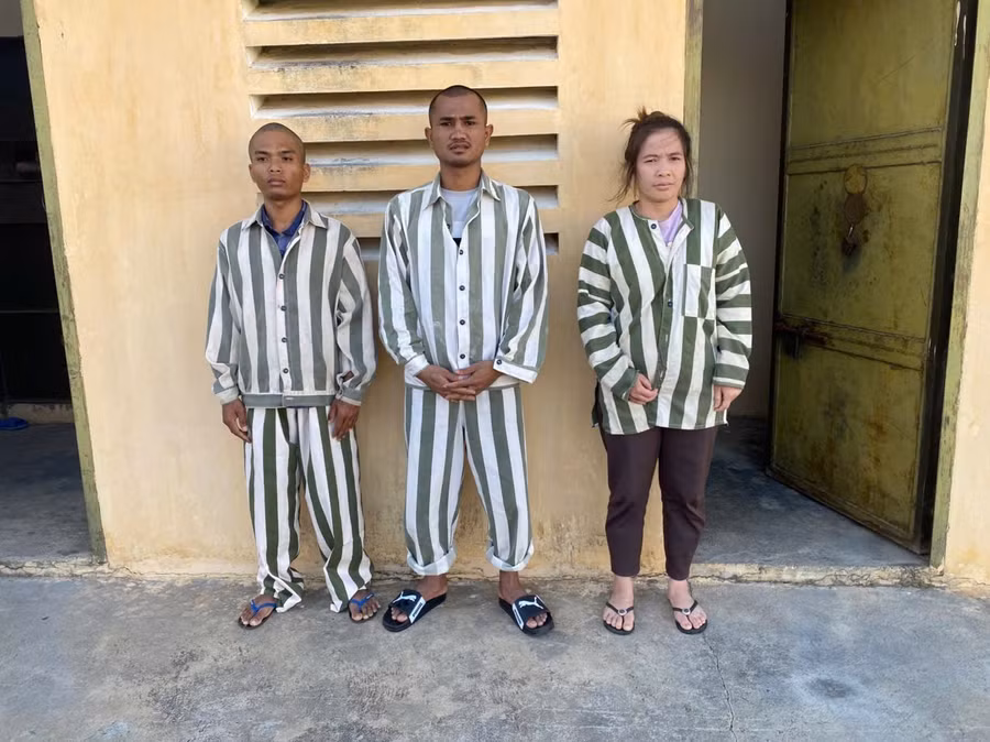 3-doi-tuong-thiet-tho-hnir-tu-trai-qua-dang-bi-tam-giu-tai-cong-an-huyen-phu-thien-anh-van-ngoc.jpg