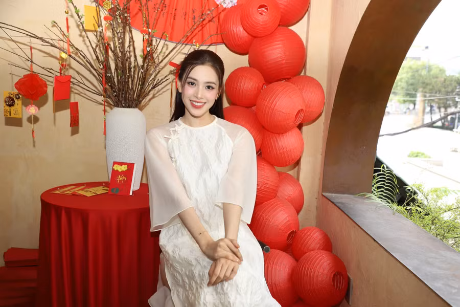 Hoa hậu Việt Nam 2018 nói cô phấn đấu để được như hiện tại. Cô nhận ra giá trị bản thân, không đặt ra kỳ vọng phải cưới chồng giàu hay mốc thời gian cụ thể lúc nào lấy chồng. "Tôi phấn đấu để được như hiện tại và biết giá trị của mình ở đâu. Tôi không cần phải lấy chồng giàu, quan trọng người đó phải giỏi, có chí cầu tiến và dạy được cho tôi nhiều điều", Tiểu Vy chia sẻ.