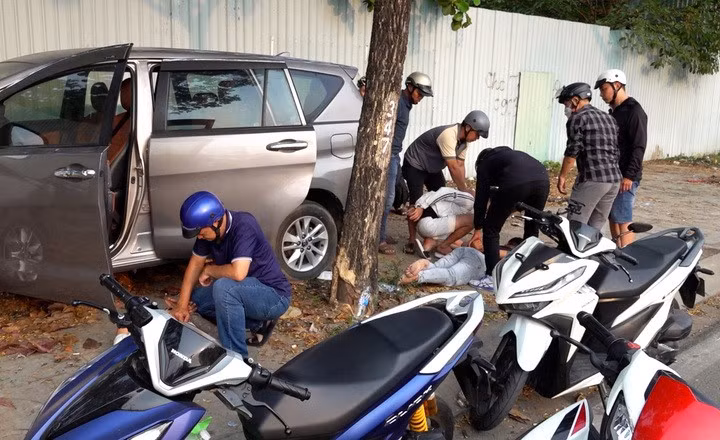 2batnhom.jpg