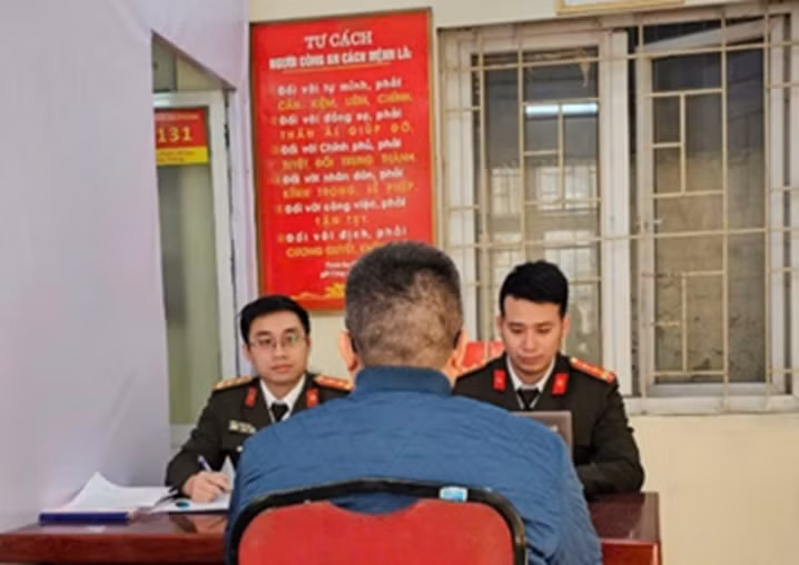 Chủ tài khoản Facebook L.H.T. làm việc với cơ quan công an