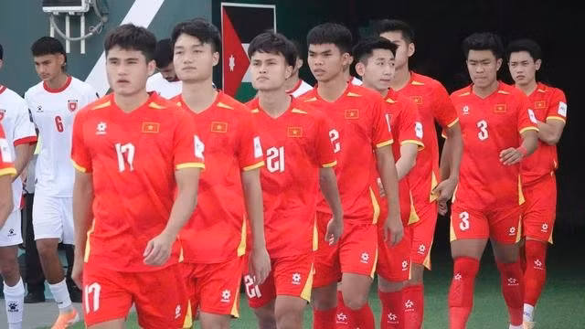 Phi Hoàng (17) và Minh Phúc (21) chơi ngày càng hay. ẢNH: VFF